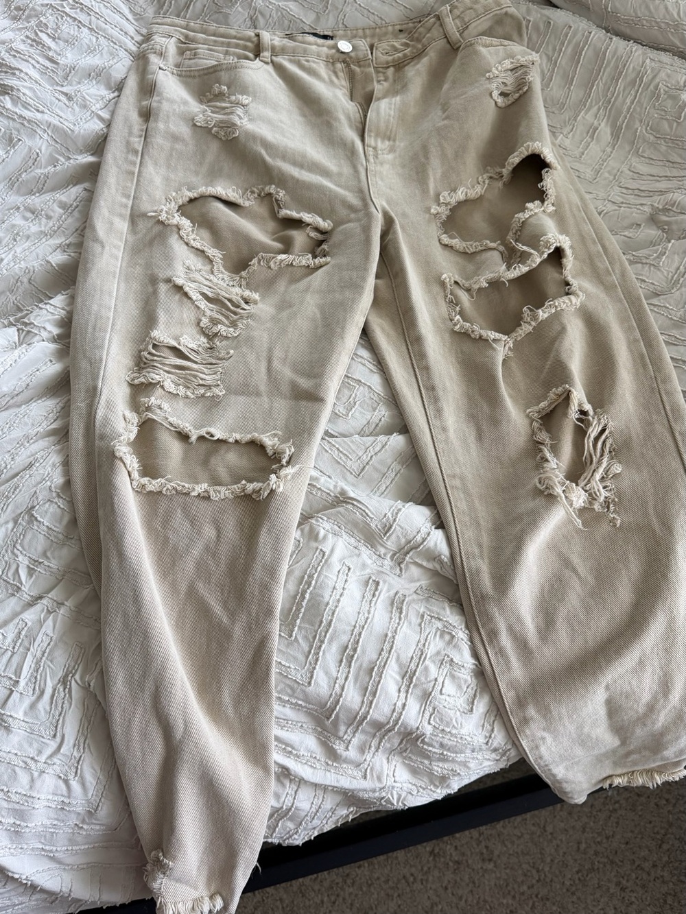 Distressed Beige Women’s Jeans - Stylish Ripped Denim